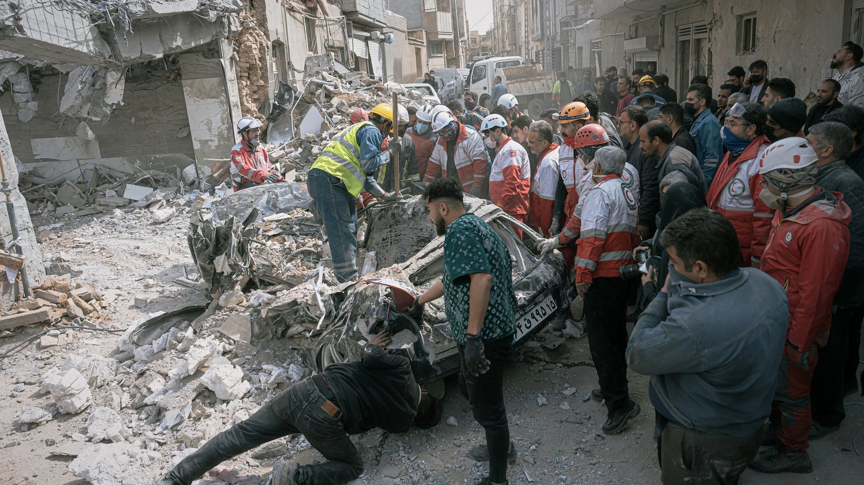 Irānas raķešu triecienā Izraēlas centrālajā daļā ievainoti 12 cilvēki