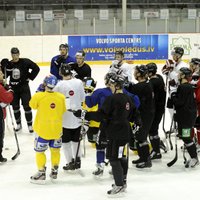 Fotoreportāža: Latvijas hokeja izlase uzsākusi gatavošanos turnīram Francijā