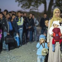 Pie Maķedonijas robežas drūzmējas arvien vairāk imigrantu