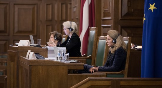 Piektdien pieņemti IIN grozījumi, Saeima budžeta debates turpinās pirmdien. Teksta tiešraides arhīvs.