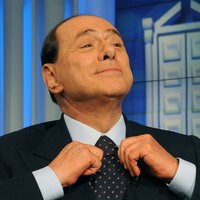 Берлускони продал "Милан" китайским инвесторам