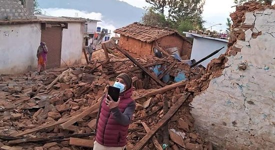 Zemestrīcē Nepālā vismaz 158 bojāgājušie; gandriz 200 ievainoti