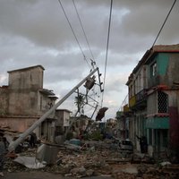 Tornado Kubas galvaspilsētā gājuši bojā trīs cilvēki un 172 ievainoti