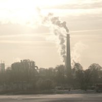 EK pārmetumi par netīru gaisu: VARAM norāda uz Rīgas atbildību; dome 'pelnus uz galvas nekaisīs'