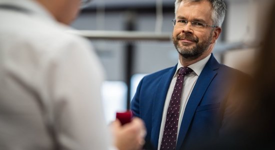 Rēders neatbalsta priekšvēlēšanu debates krievu valodā