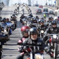 Открытие мотосезона: по Риге проехали 2000 мотоциклистов (фоторепортаж)