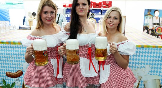 Foto: Rīgā sācies pašmāju 'Oktoberfest'