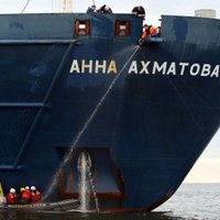 Активисты Greenpeace продолжают мешать "Газпрому" в Арктике