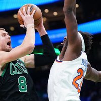 Porziņģis gūst 21 punktu un palīdz 'Celtics' izcīnīt astoto uzvaru sezonā