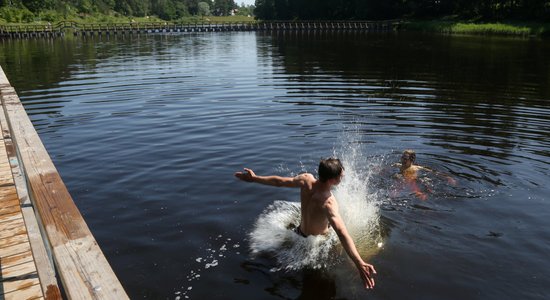 Neiesaka peldēties arī Pasta salas peldvietā Jelgavā un Kolkas peldvietā Talsu novadā