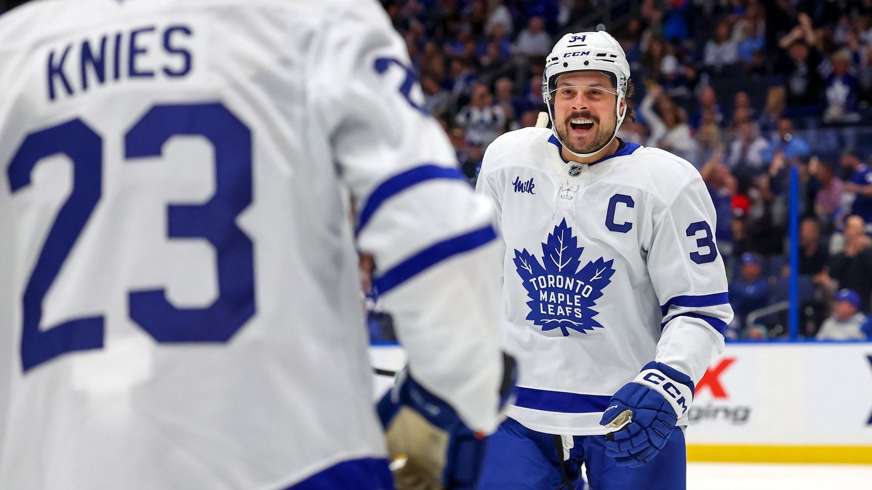"Maple Leafs" zvaigzne kā sestais ātrākais sasniedz 400 vārtu robežu NHL karjerā