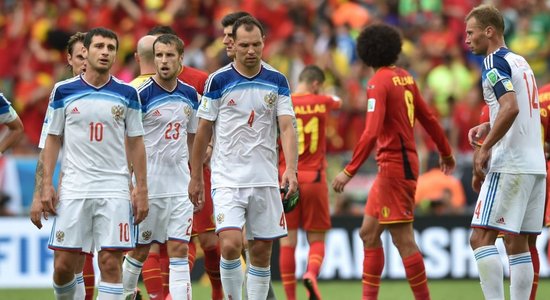 Россия опустилась на самое низкое место в истории рейтинга ФИФА, у Латвии — "-3"