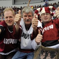 Foto: Latvijas hokeja izlases 'papildspēlētāji' Minskā