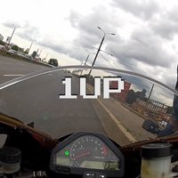 Мотоциклист-хулиган вновь опрокинул фоторадар. Теперь - руками (видео)
