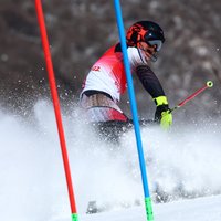 'Pekina 2022': Zvejnieks pirmajā braucienā slalomā nesasniedz finišu