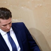 Austrijas kanclers Kurcs neiztur uzticības balsojumu
