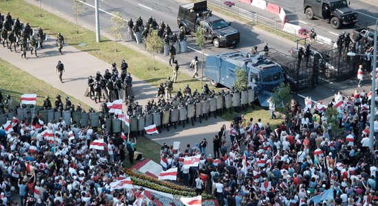 Не только резиновые пули: что применяют для разгона протестов в Беларуси