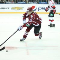 Latvijas hokeja izlases treniņiem pievienojies Rodrigo Ābols un Lavrovs