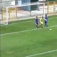 ВИДЕО: Как турецкий вратарь праздновал отбитый пенальти и забил автогол