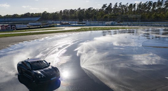 'Porsche Taycan' uzstādījis ilgākā drifta Ginesa rekordu