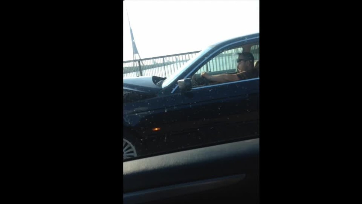 Satrakojies BMW uz Dienvidu tilta