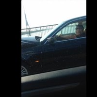 ВИДЕО, ФОТО: Бешеный BMW на Южном мосту "собрал" все ограждения