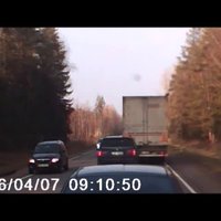 Video: BMW riskanti apdzen un liek citiem auto bremzēt