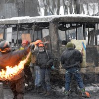 Kijevā nodedzināts Reģionu partijas birojs