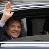 Сильвио Берлускони уходит в шоу-бизнес