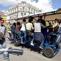 Amsterdamā aizliedz alus velosipēdus