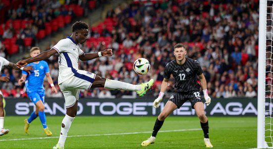 Anglijas futbolisti pēdējā pārbaudes spēlē zaudē Islandei