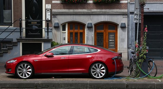 Lietotu elektroauto pircēji visbiežāk lūko "Tesla" modeļus