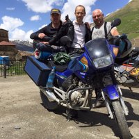 Gruzijas kolorīts, vēsture un, protams, tosti. Latviešu motobraucēji dodas dziļāk Kaukāza kalnos (3. daļa)