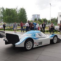 Latvijas 'eO PP01' automašīna - Paikspīkas sacensību 'skaistumkonkursa' līdere