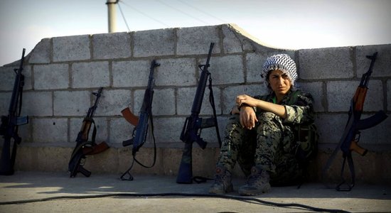 Rožavas kurdi un režīma opozīcija pāriet Eifratu; gatavi atbrīvot Menbižu