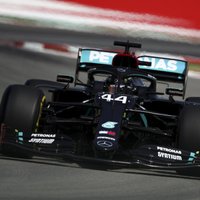 Hamiltons Spānijas 'Grand Prix' sasniedz ātrāko laiku otrajā treniņsesijā
