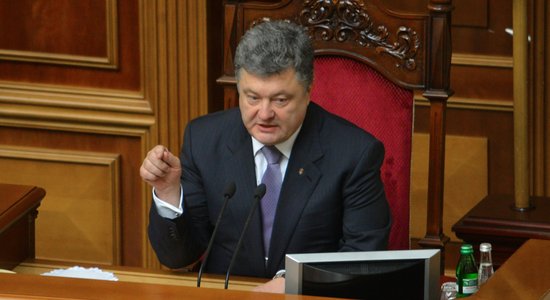 Порошенко предлагает продлить перемирие, несмотря на протесты в Киеве