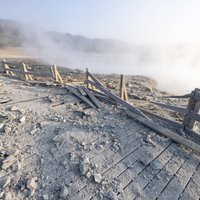 Foto un video: Negaidīts geizera izvirdums Jeloustounā pārbiedē tūristus