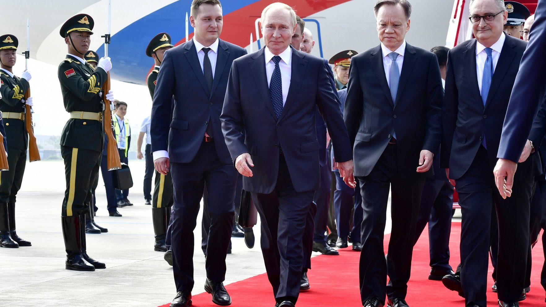 Diktators Putins devies uz Ķīnu, kur uzstāsies ar runu