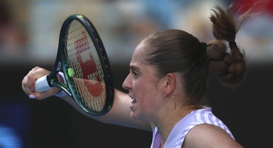 Ostapenko arī 'Australian Open' trešās kārtas mačā neizdodas 'nolauzt' Azarenku