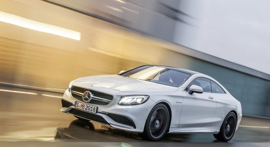 Sportiskā 'Mercedes-Benz' luksusa kupeja 'S63 AMG'