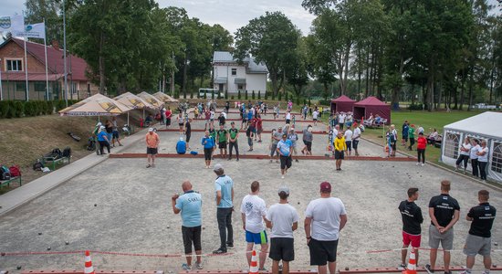 Upesciemā sākušās 'Warriors/Garkalnes Cup' jubilejas sacensības petankā