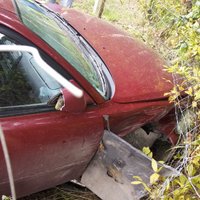 ФОТО: Неудачный маневр водителя Mazda закончился в канаве