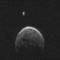 Video: Zemei palido garām neierasti liels asteroīds