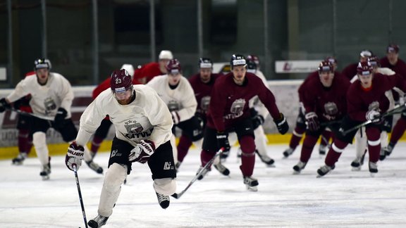 Hokejs: Latvijas hokeja izlase, pirmais treniņš pirms PČ