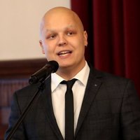 Латвийский участник "Евровидения" борется с раком и нуждается в помощи