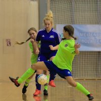 Foto: Aizrautīgas cīņas Latvijas meiteņu telpu futbola čempionātā