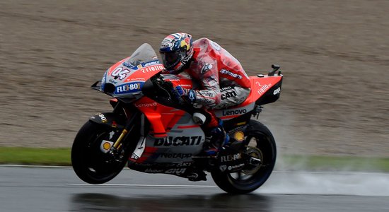 Dovicioso izcīna uzvaru noslēdzošajā 'MotoGP' Valensijas posmā