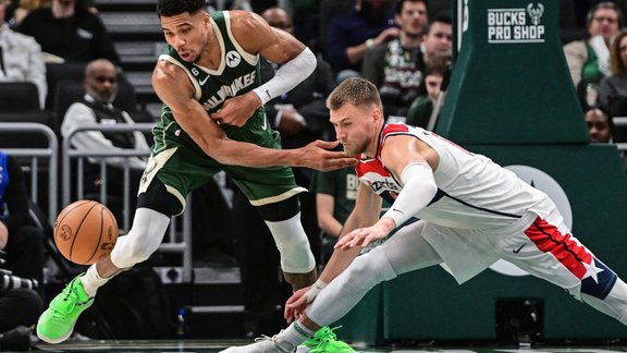 Porziņģis rezultatīvākais komandā; Adetokunbo ar 55 punktiem aptur 'Wizards' uzvaru sēriju Porziņģis rezultatīvākais komandā; Adetokunbo ar 55 punktiem aptur 'Wizards' uzvaru sēriju