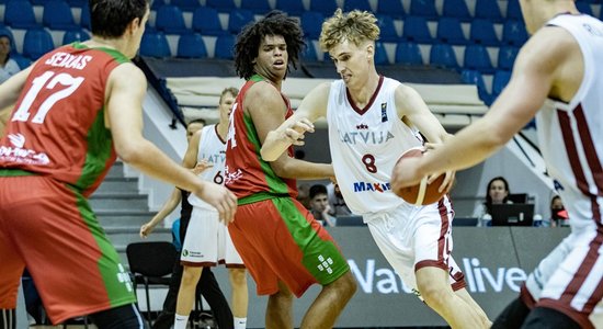 Latvijas U-18 basketbolisti izlaiž no rokām uzvaru Eiropas čempionāta B divīzijas mačā